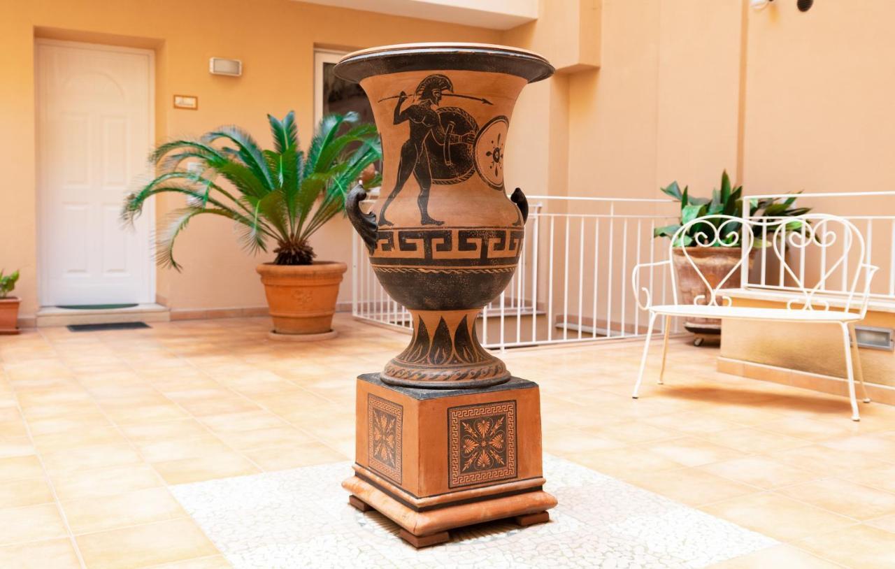 Il Cortile Delle Esperidi Apartment เลชเช ภายนอก รูปภาพ