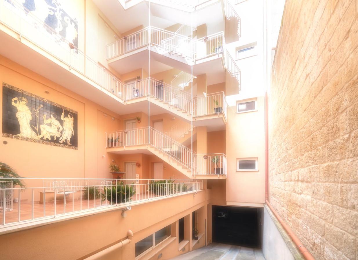 Il Cortile Delle Esperidi Apartment เลชเช ภายนอก รูปภาพ