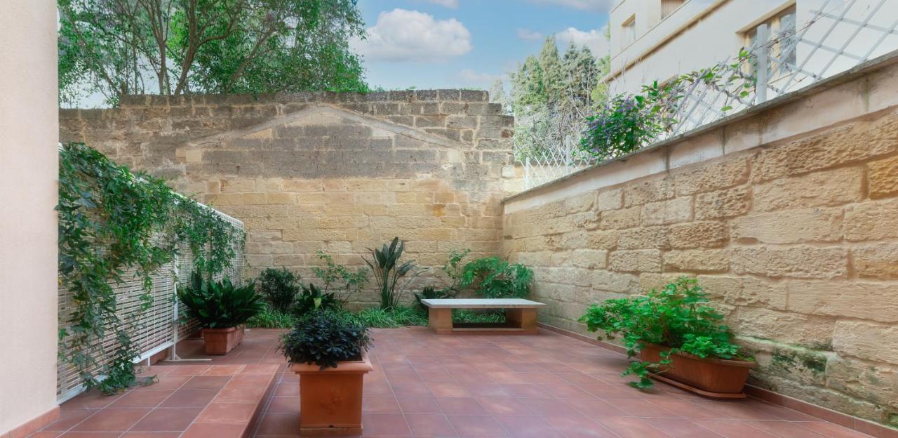 Il Cortile Delle Esperidi Apartment เลชเช ภายนอก รูปภาพ