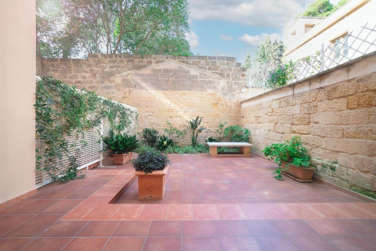 Il Cortile Delle Esperidi Apartment เลชเช ภายนอก รูปภาพ