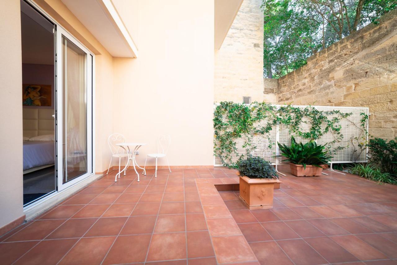 Il Cortile Delle Esperidi Apartment เลชเช ภายนอก รูปภาพ