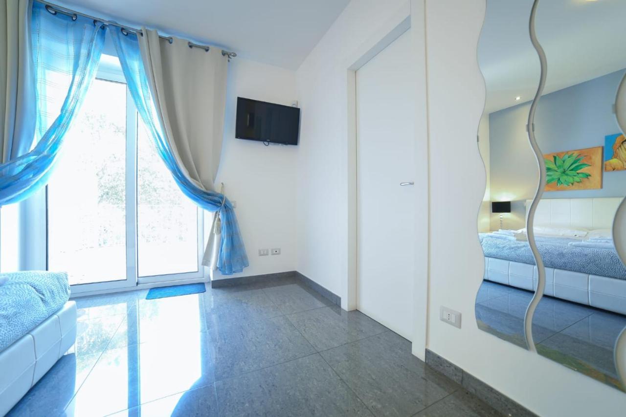 Il Cortile Delle Esperidi Apartment เลชเช ภายนอก รูปภาพ