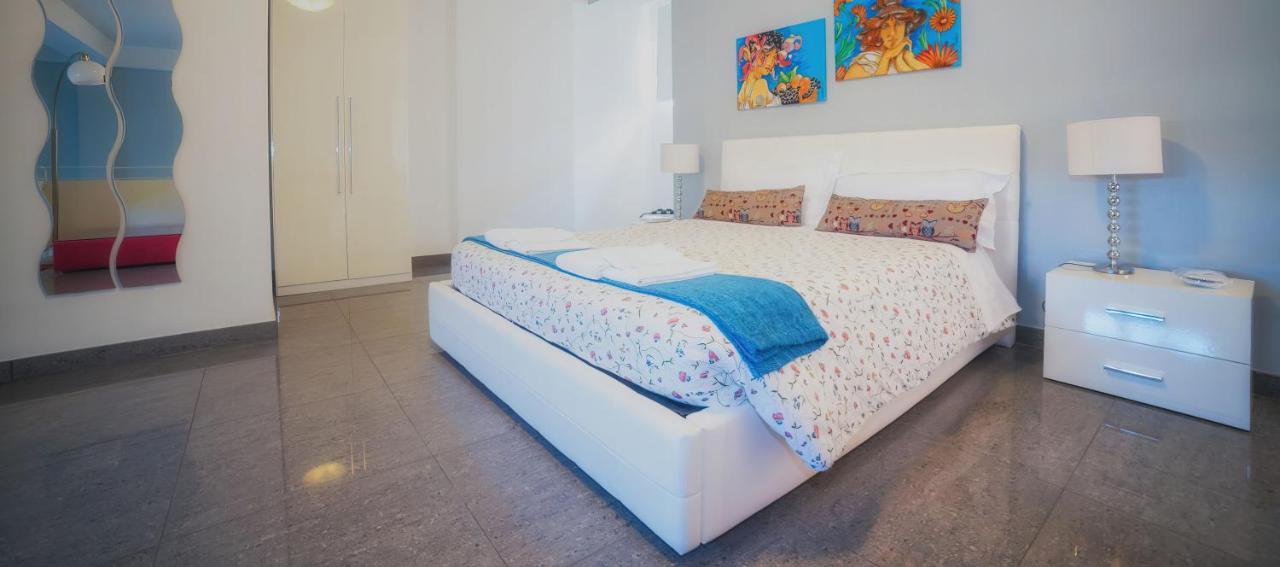 Il Cortile Delle Esperidi Apartment เลชเช ภายนอก รูปภาพ