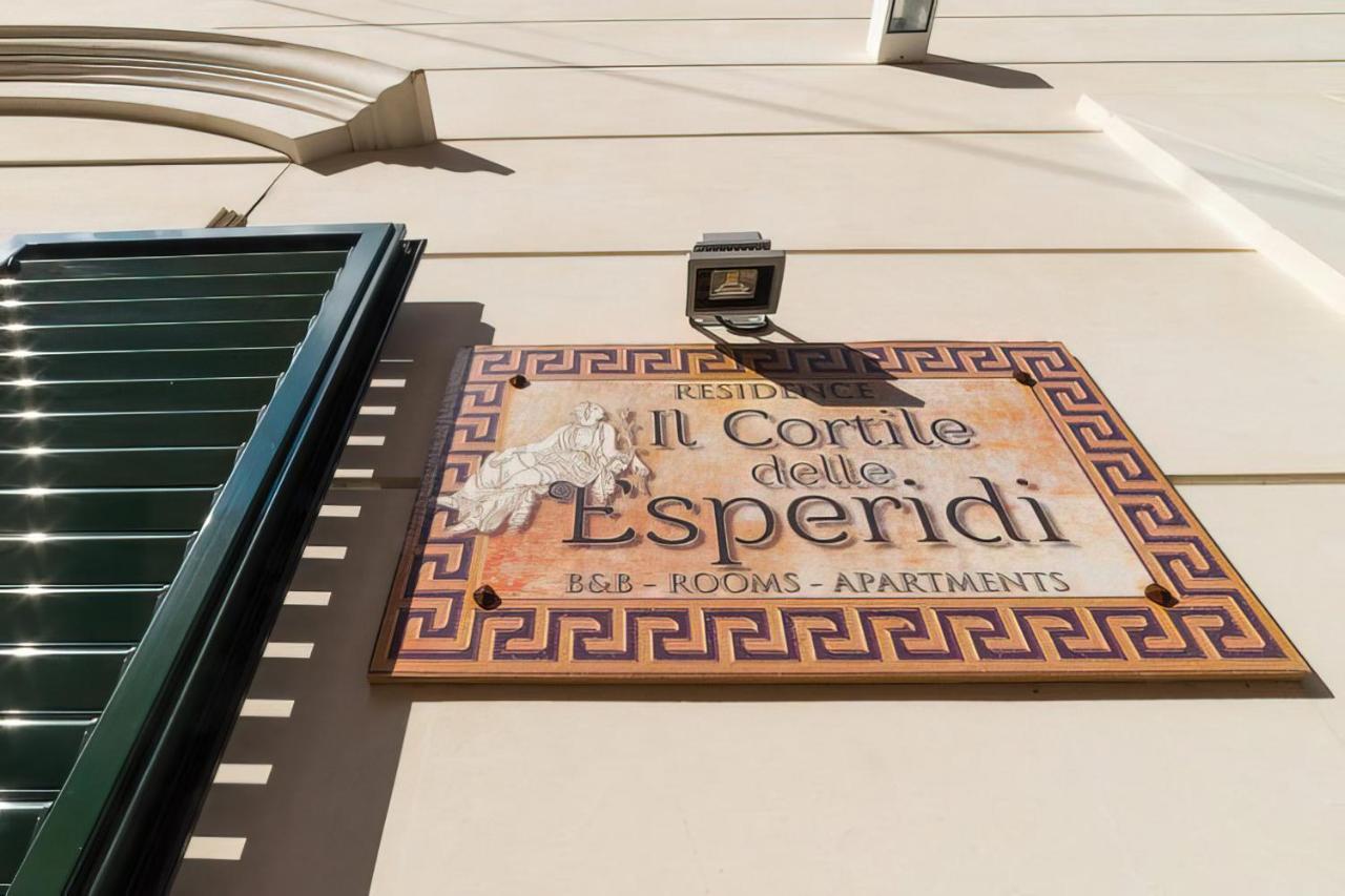 Il Cortile Delle Esperidi Apartment เลชเช ภายนอก รูปภาพ