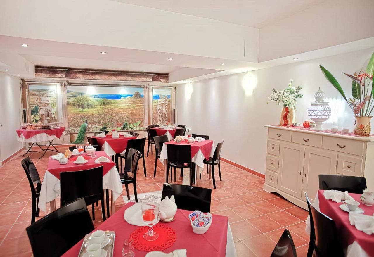 Il Cortile Delle Esperidi Apartment เลชเช ภายนอก รูปภาพ