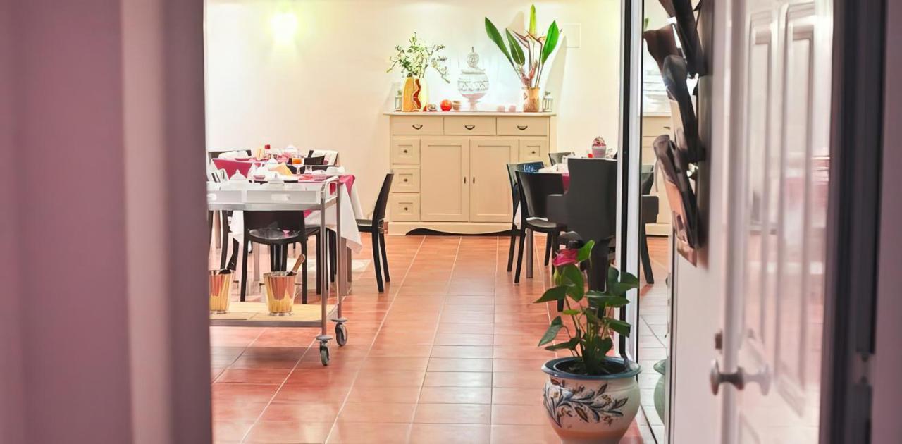 Il Cortile Delle Esperidi Apartment เลชเช ภายนอก รูปภาพ
