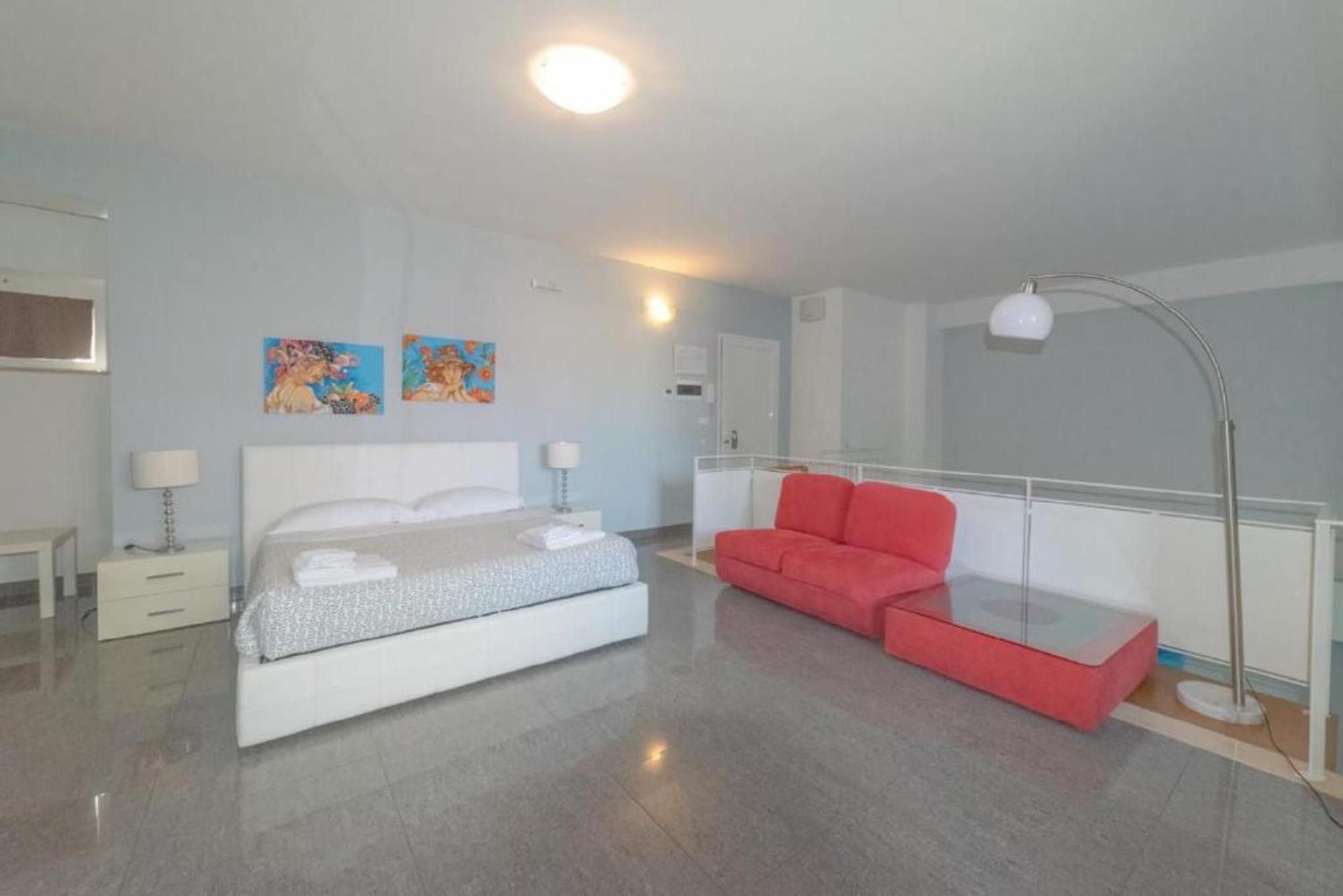 Il Cortile Delle Esperidi Apartment เลชเช ภายนอก รูปภาพ
