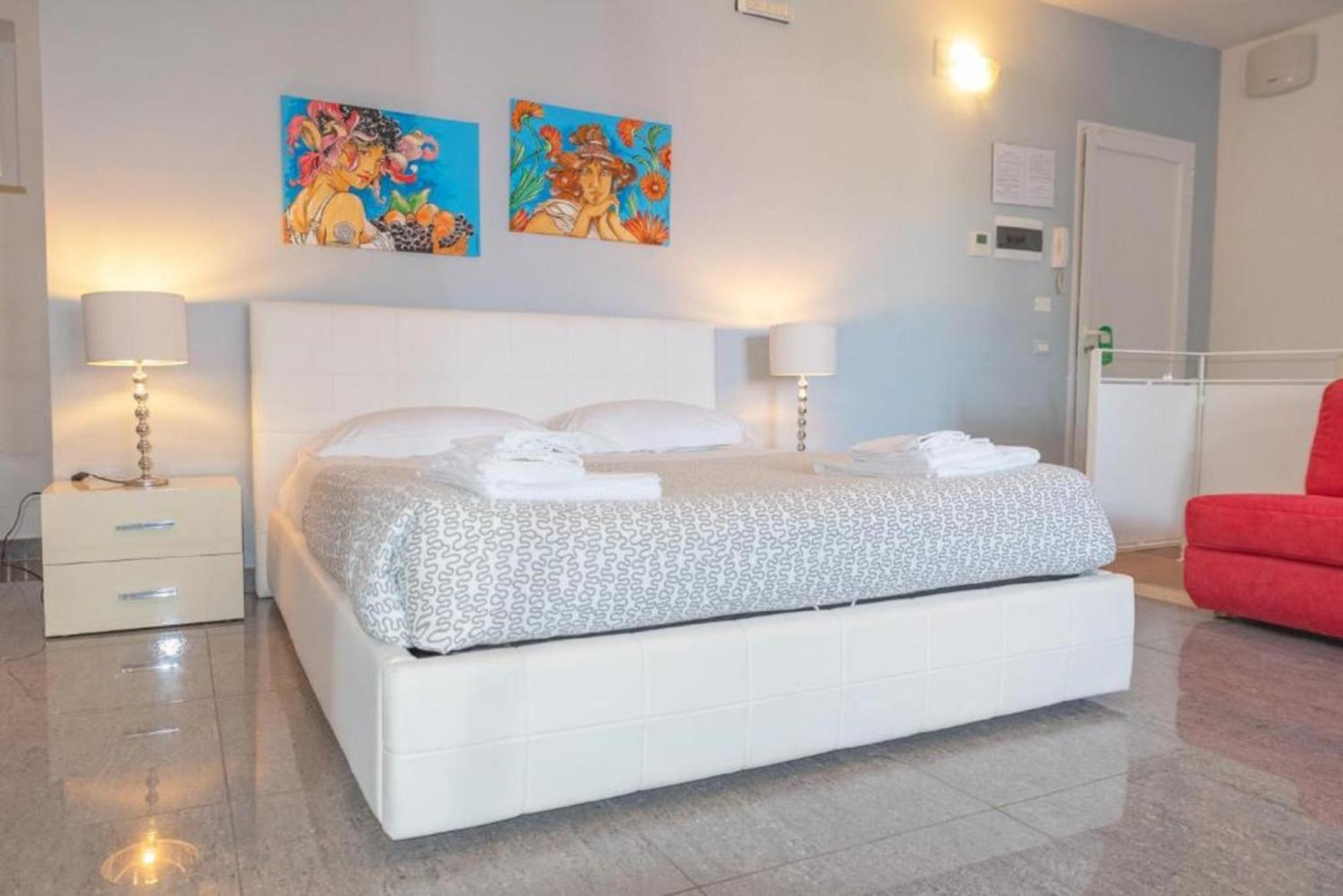 Il Cortile Delle Esperidi Apartment เลชเช ภายนอก รูปภาพ